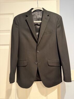Kenneth Cole Reaction Men’s  Black Two-Button Suit size 36slim 29W. Pants 30x30